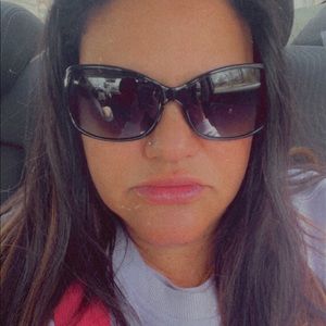 Meet your Posher, Sia